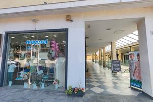 Bottega commerciale tre luci