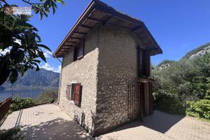 Rustico / Casale di 130 m² con 4 locali e box auto