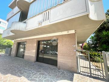 NEGOZIO A MONTESILVANO