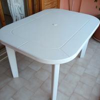 tavolo in plastica da esterno