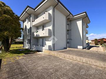 3 LOCALI A ISOLA RIZZA