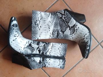 stivaletti donna pitonati 