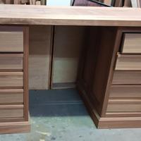 scrivania legno massello manifattura artigianale