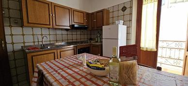 CUCINA CON ELETTRODOMESTICI