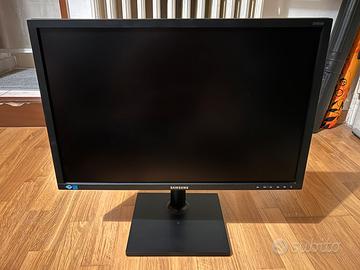 Monitor Samsung 24” Full HD S24E650 regolabile