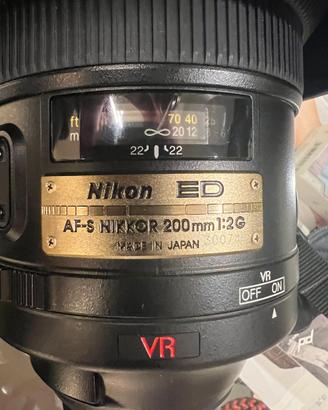 Obiettivo Nikon Nikkor 200 mm f2 vr con paraluce