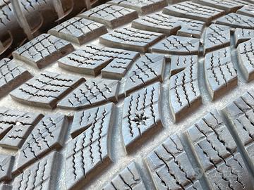 Gomme invernali 215/60 R17 - Goodyear Ultragrip P+