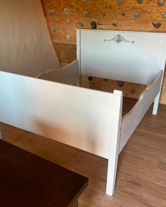 Letto shabby chic ristrutturato