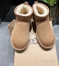 UGG Mini stivali maroon EU 38