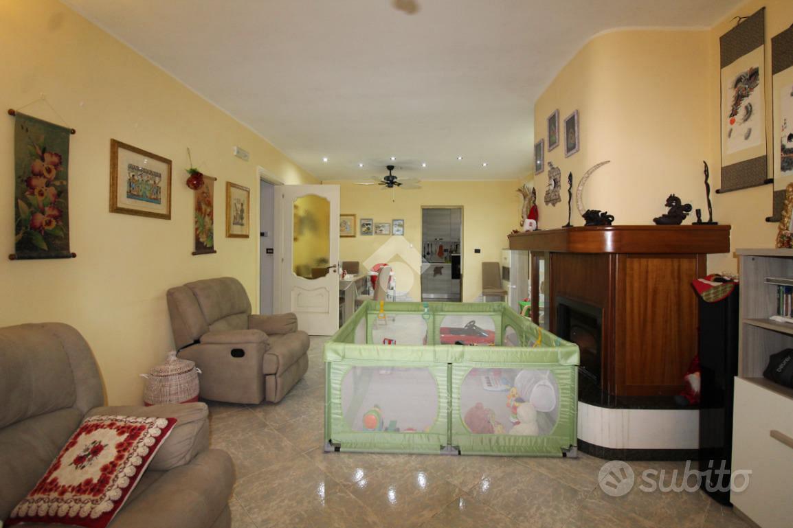 VILLA A SCHIERA A BRINDISI - Altro