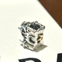 Charm pandora castello con corona in oro 14k