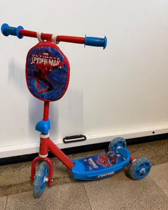 Monopattino spiderman