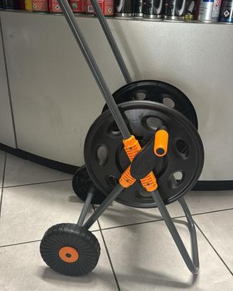 Avvolgitubo portatile con ruote