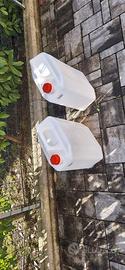 Due taniche in plastica nuove da 30 litri