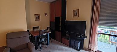 Mobile soggiorno noce con goccia porta TV e tavolo