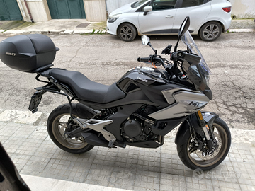 Moto CF 700 MT