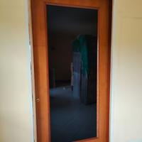 Porta scorrevole in legno con vetro fumé – come nu