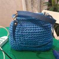 Borsa in fettuccia ad uncinetto 