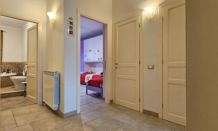 4 Vani Ristrutturato con Posto Auto