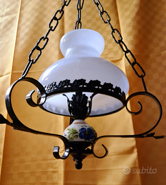 Lampadario con cupola in vetro opalino