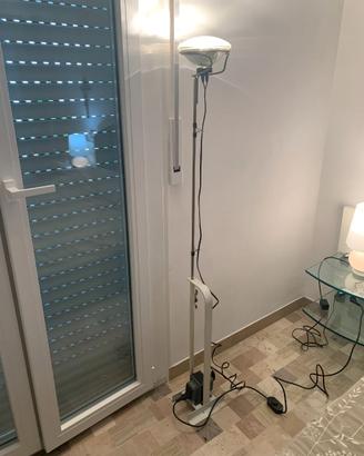 Lampada da terra Mod. Toio della Flos, bianca