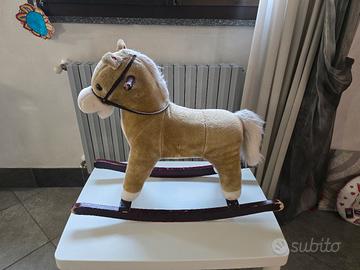 cavallo a dondolo