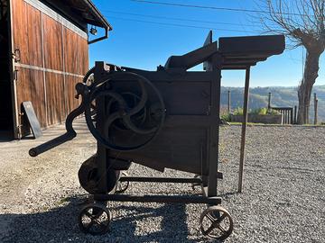 Macchina depoca per sgranare le panocchie