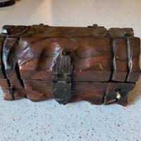 Forziere in legno e metallo