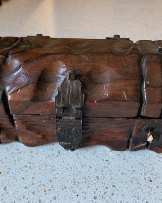 Forziere in legno e metallo