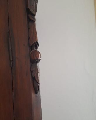 Armadio antico in noce