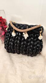 Pochette chunky bag nero finta pelle con manico