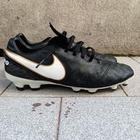 2 paia di Scarpe da calcio a 11