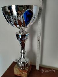 Coppa in acciaio con gocce blu tiziano