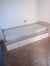 Letto singolo con due letti