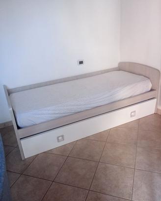 Letto singolo con due letti