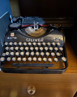 Macchina da scrivere  Oliver
