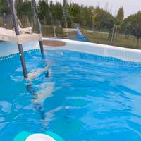 PIscina esterna con Scala