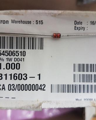 Componenti elettronici, relay, chip, resistori,ecc