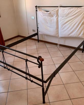 struttura letto in ferro battuto
