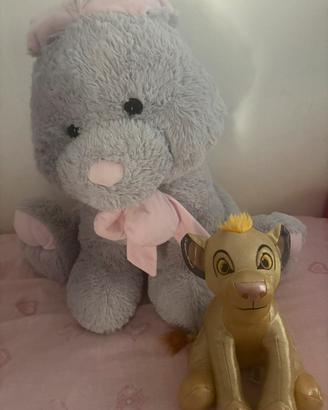 Pupazzi coniglio gigante e simba