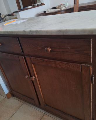 Credenza con top in marmo bianco