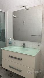 Arredamento bagno completo di accessori