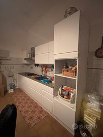 Cucina lineare bianca