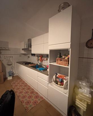 Cucina lineare bianca