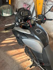 Moto Suzuki V strom 1000
