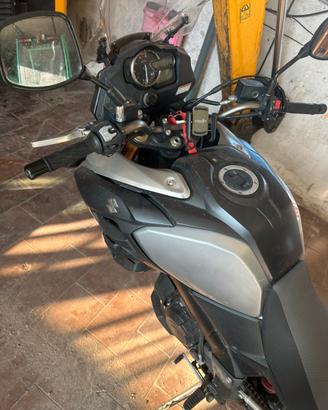 Moto Suzuki V strom 1000