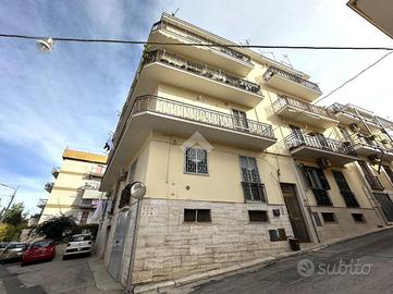 3 LOCALI A CANOSA DI PUGLIA