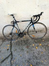 Bicicletta da strada FELT F95 GARMIN