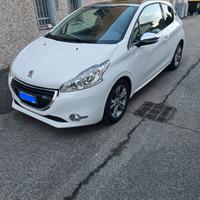 peugeot 208 in perfette condizioni