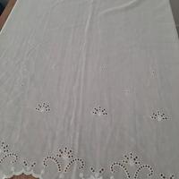 Tenda singola con ricamo a intaglio